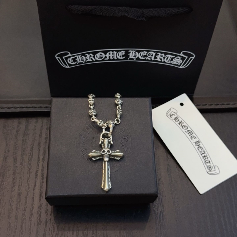 Ch*0me He**ts necklaces